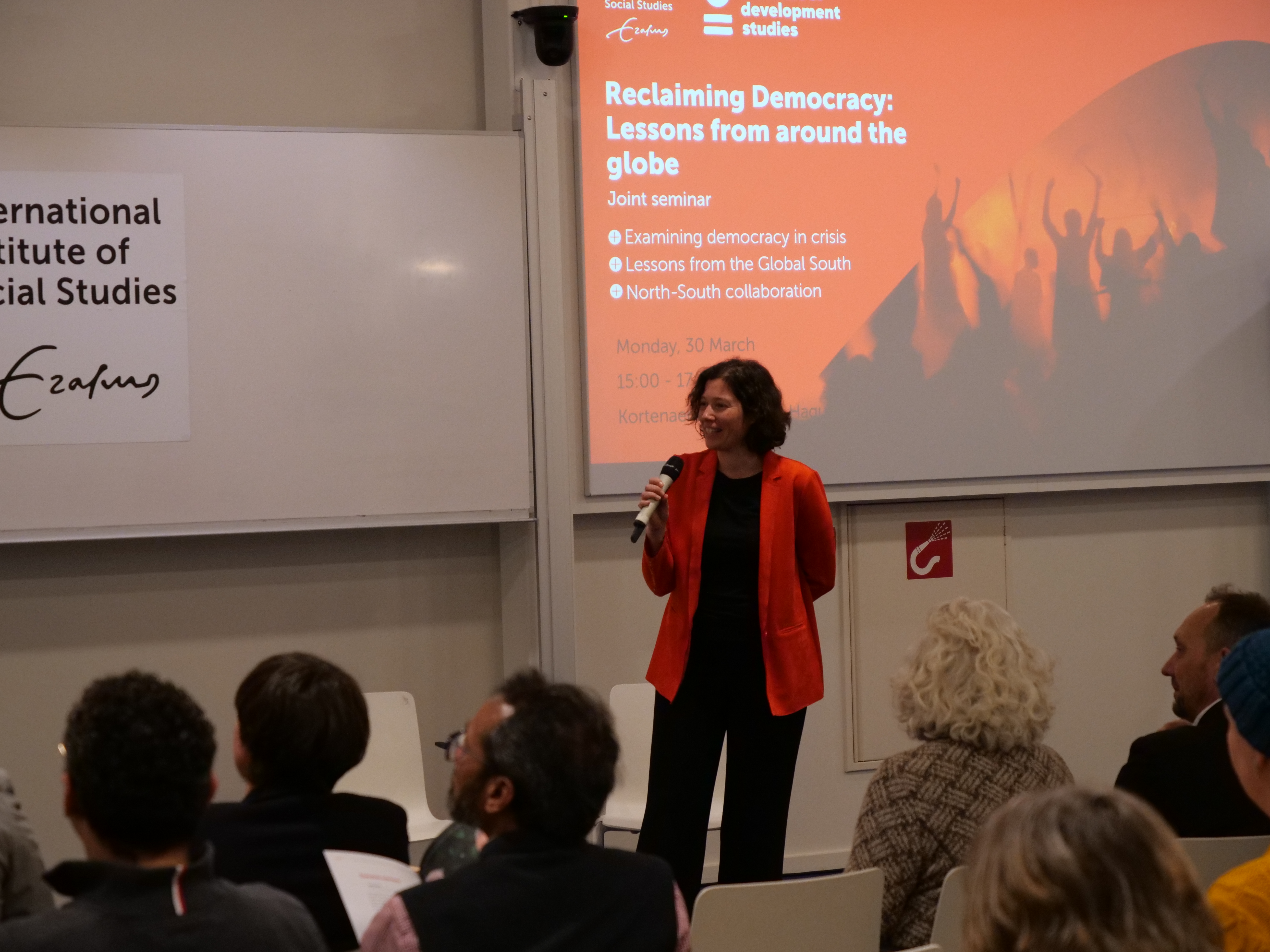 Marianna Belalba speaking at the IDS-ISS seminar